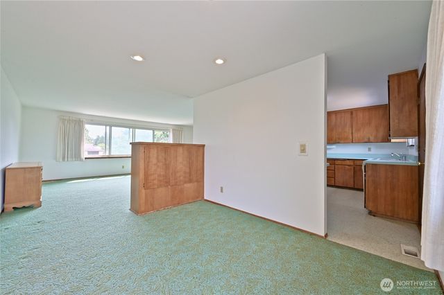 23031 19th Avenue S, Des Moines, WA 98198