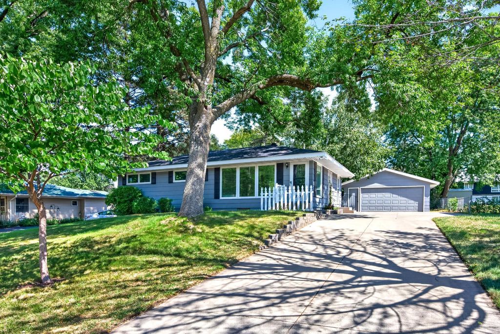 245 17th Avenue NW, New Brighton, MN 55112 — exterior