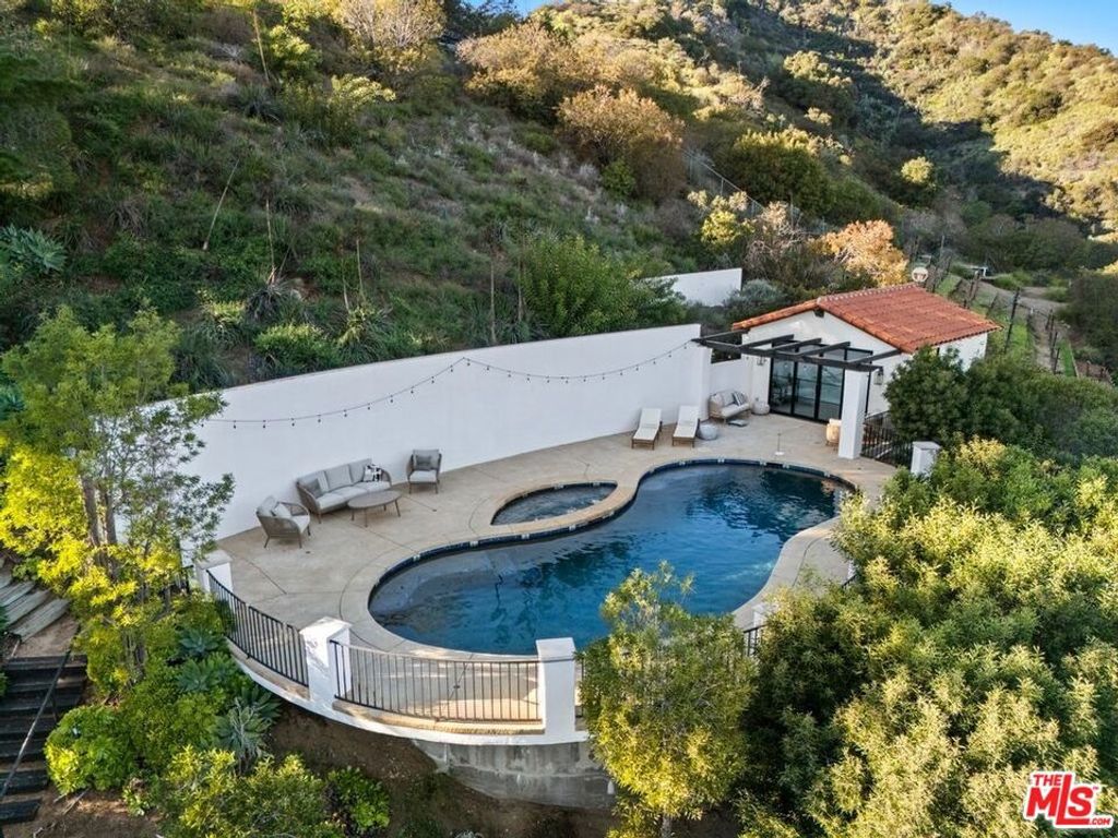 8171 Tianna Road, Los Angeles, CA 90046 — photo 2