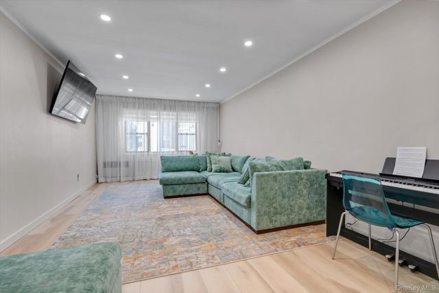 1203 E Broadway G13, Hewlett, NY 11557
