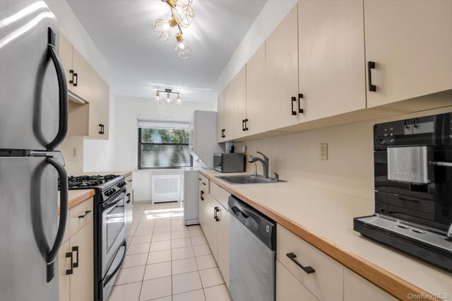 1203 E Broadway G13, Hewlett, NY 11557