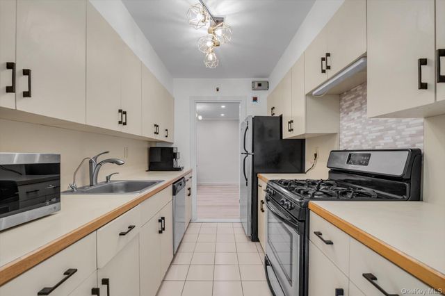 1203 E Broadway G13, Hewlett, NY 11557