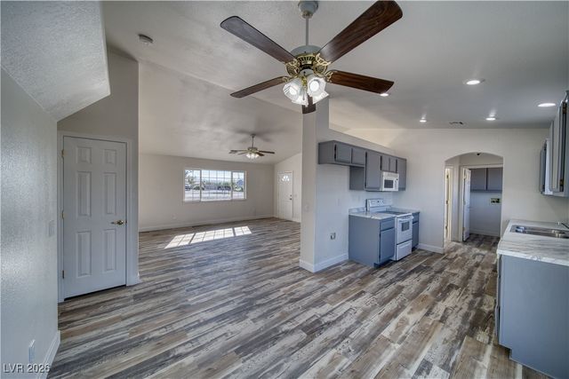 3950 South Rainbow Avenue, Pahrump, NV 89048