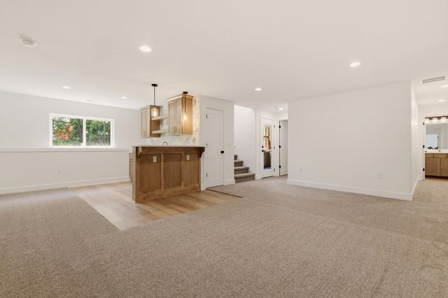 1207 E Maywood Ct, Wichita, KS 67216