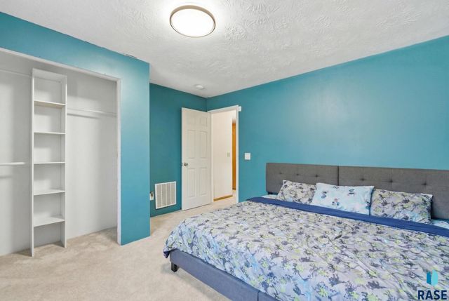 6612 W Bonnie Ct Court, Sioux Falls, SD 57106