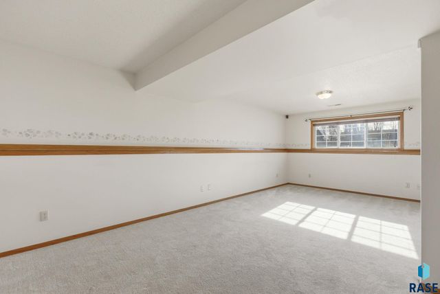 6612 W Bonnie Ct Court, Sioux Falls, SD 57106