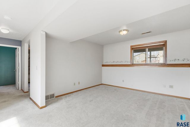 6612 W Bonnie Ct Court, Sioux Falls, SD 57106