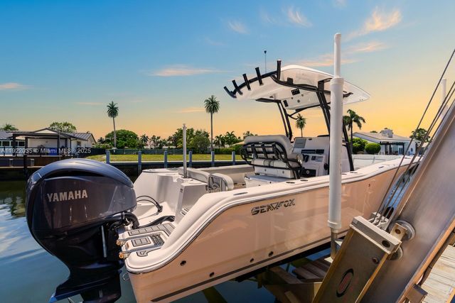 4241 NE 23 TERRACE, Lighthouse Point, FL 33064