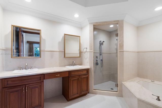 4241 NE 23 TERRACE, Lighthouse Point, FL 33064