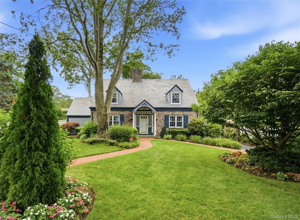 3 Carnegie Avenue, Cold Spring Harbor, NY 11724