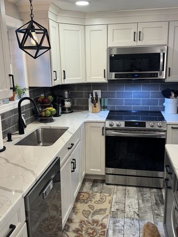 31 Mckenney Cir, Andover, MA 01810
