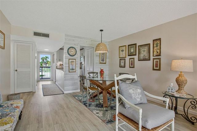 4380 27th CT SW 202, Naples, FL 34116