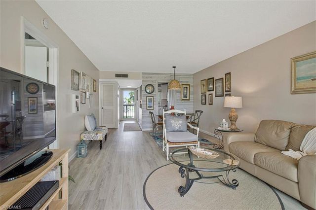 4380 27th CT SW 202, Naples, FL 34116