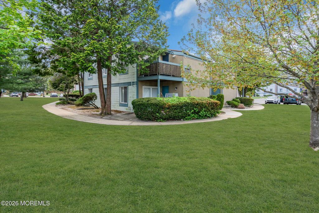 16 Northrup Drive 221, Brick, NJ 08724