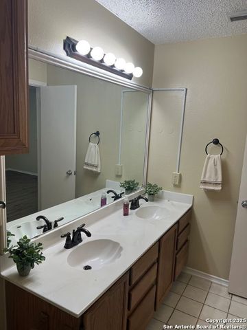 15715 Persimmon Hill, San Antonio, TX 78247