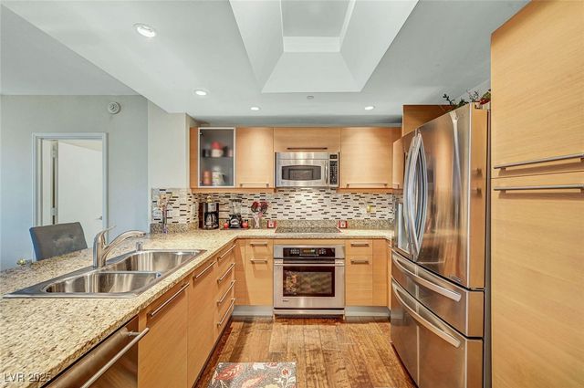 222 Karen Avenue 601, Las Vegas, NV 89109