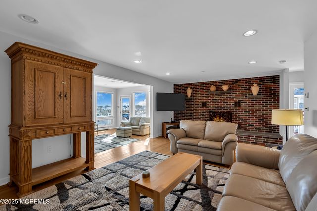 913 N Ocean Avenue N, Seaside Park, NJ 08752