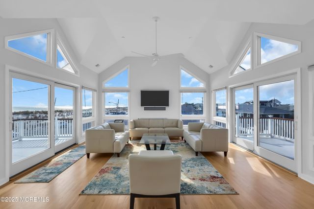 913 N Ocean Avenue N, Seaside Park, NJ 08752