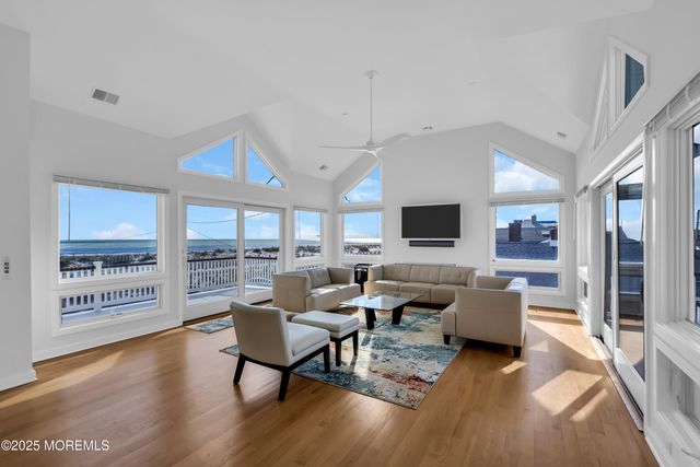 913 N Ocean Avenue N, Seaside Park, NJ 08752