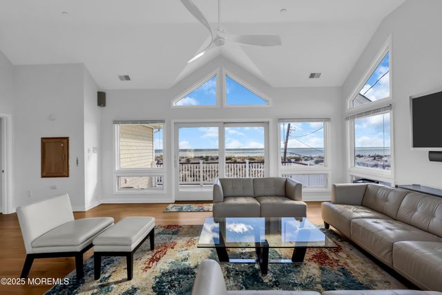 913 N Ocean Avenue N, Seaside Park, NJ 08752