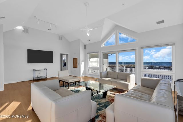 913 N Ocean Avenue N, Seaside Park, NJ 08752