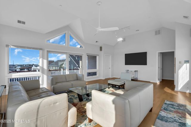913 N Ocean Avenue N, Seaside Park, NJ 08752