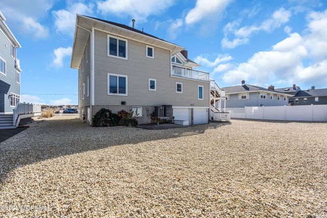 913 N Ocean Avenue N, Seaside Park, NJ 08752