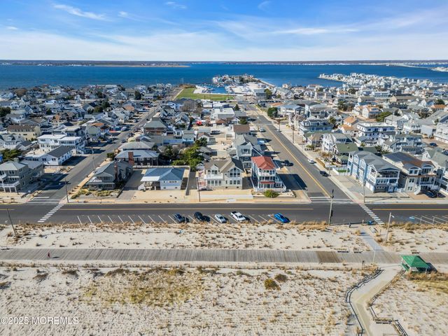 913 N Ocean Avenue N, Seaside Park, NJ 08752