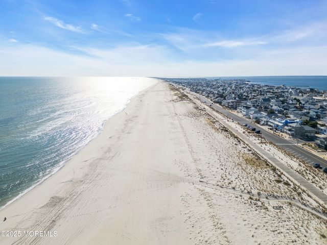 913 N Ocean Avenue N, Seaside Park, NJ 08752