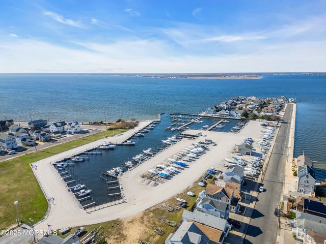 913 N Ocean Avenue N, Seaside Park, NJ 08752