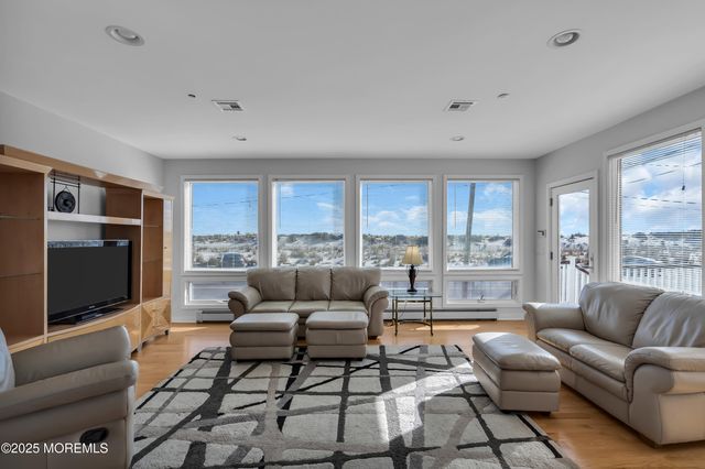 913 N Ocean Avenue N, Seaside Park, NJ 08752