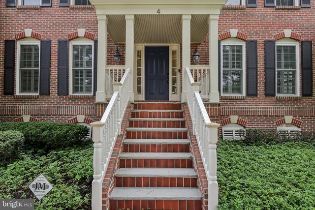4 BROADACRE DR, Mount Laurel, NJ 08054