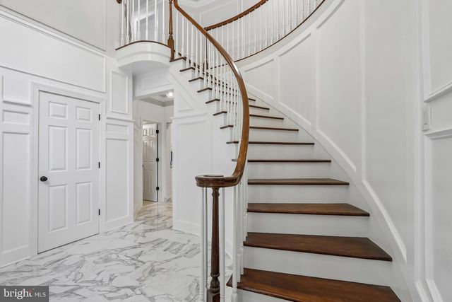 4 BROADACRE DR, Mount Laurel, NJ 08054