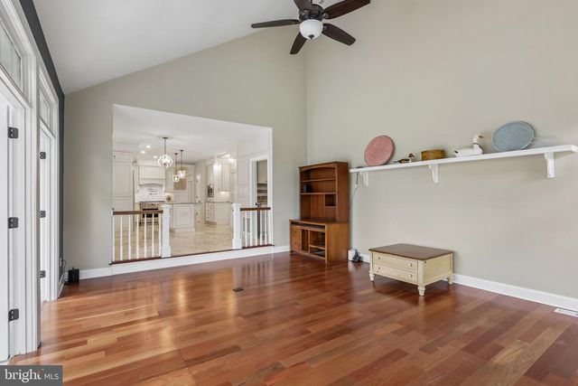 4 BROADACRE DR, Mount Laurel, NJ 08054