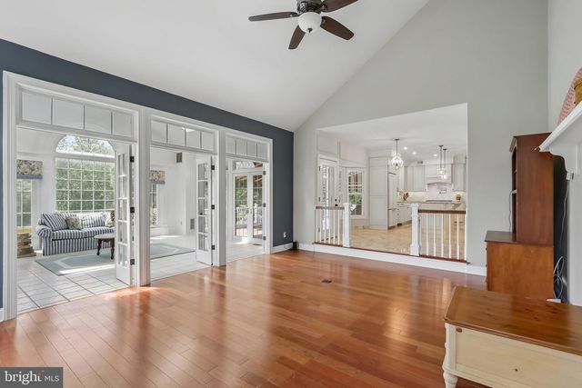 4 BROADACRE DR, Mount Laurel, NJ 08054