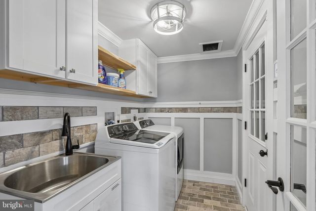 4 BROADACRE DR, Mount Laurel, NJ 08054