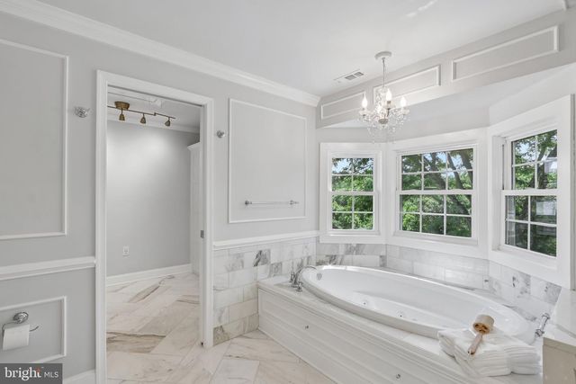4 BROADACRE DR, Mount Laurel, NJ 08054