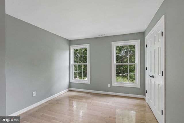 4 BROADACRE DR, Mount Laurel, NJ 08054