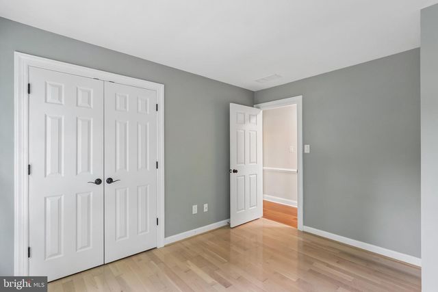 4 BROADACRE DR, Mount Laurel, NJ 08054