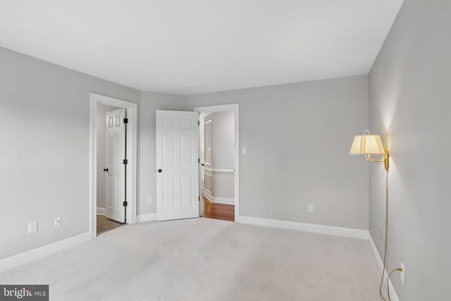 4 BROADACRE DR, Mount Laurel, NJ 08054
