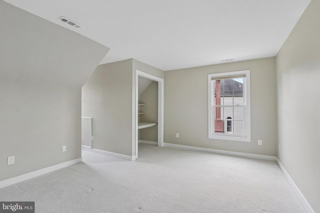 4 BROADACRE DR, Mount Laurel, NJ 08054