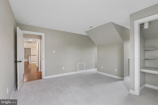 4 BROADACRE DR, Mount Laurel, NJ 08054