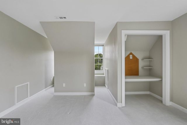 4 BROADACRE DR, Mount Laurel, NJ 08054