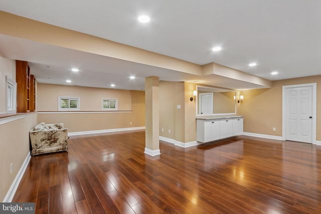 4 BROADACRE DR, Mount Laurel, NJ 08054