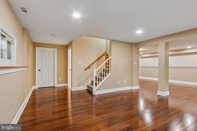 4 BROADACRE DR, Mount Laurel, NJ 08054