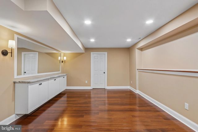 4 BROADACRE DR, Mount Laurel, NJ 08054