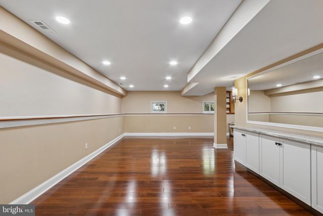4 BROADACRE DR, Mount Laurel, NJ 08054