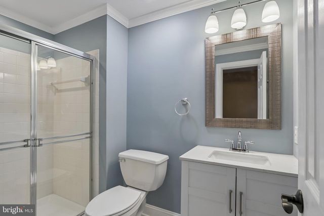 4 BROADACRE DR, Mount Laurel, NJ 08054