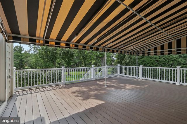 4 BROADACRE DR, Mount Laurel, NJ 08054