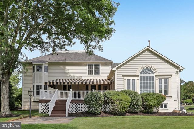 4 BROADACRE DR, Mount Laurel, NJ 08054